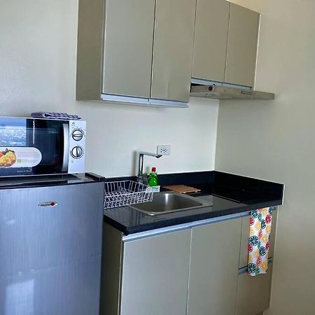Makati Penthouse With Stunning City Skyline View Manila Esterno foto