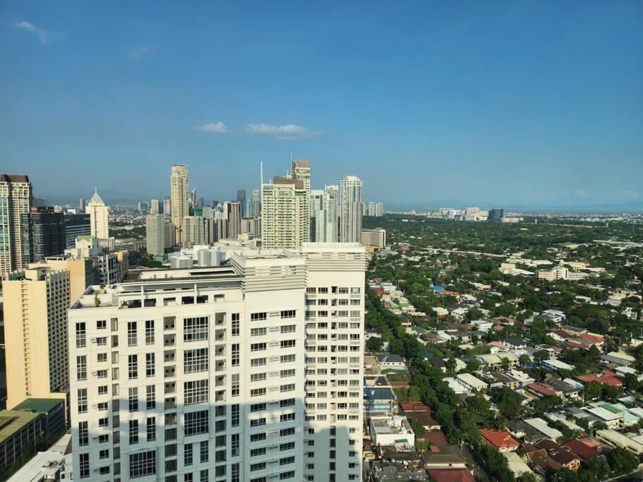 Makati Penthouse With Stunning City Skyline View Manila Esterno foto