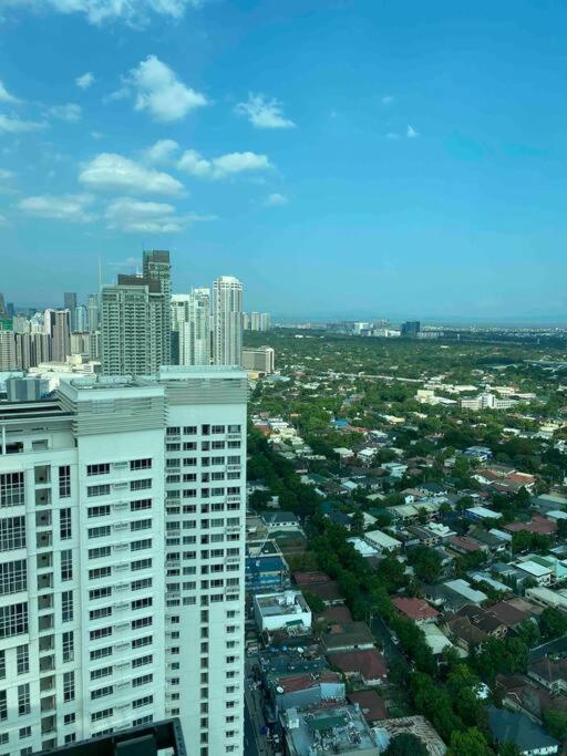 Makati Penthouse With Stunning City Skyline View Manila Esterno foto
