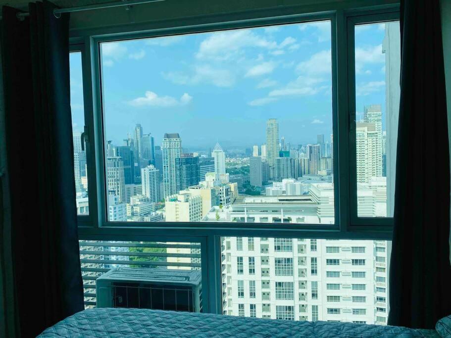 Makati Penthouse With Stunning City Skyline View Manila Esterno foto