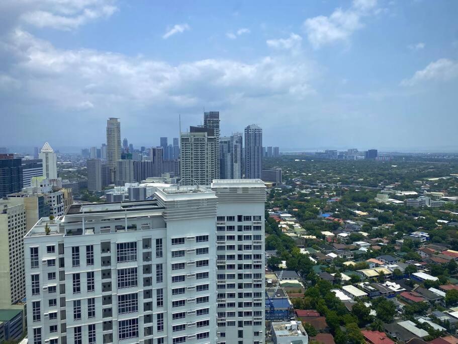 Makati Penthouse With Stunning City Skyline View Manila Esterno foto