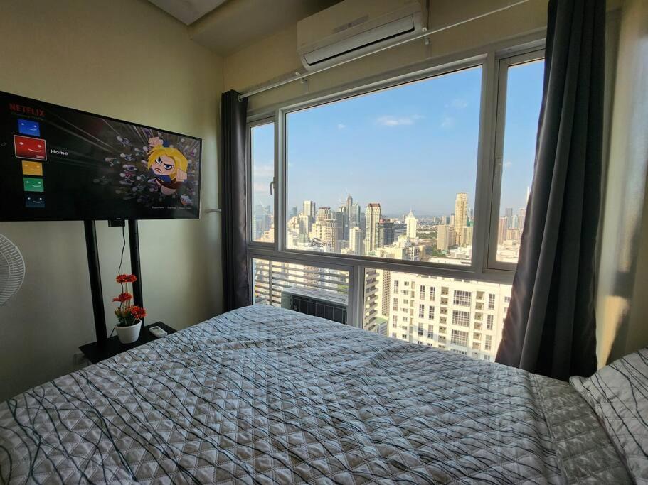 Makati Penthouse With Stunning City Skyline View Manila Esterno foto